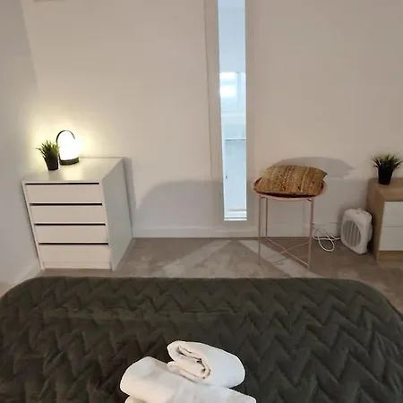 Modern, Urban, Plaza Toros 10 Mns Apartment