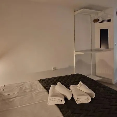 Modern, Urban, Plaza Toros 10 Mns Apartment *